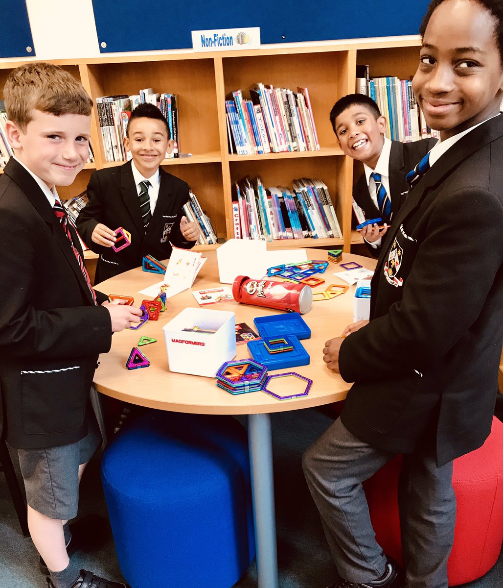 StColumbasPLib's tweet photo. Welcome back @StColumbasPrep boys!  L👀king forward to a great year in our @StColumbasPLib !  📚 #SCCCommunity https://t.co/KUItysYcgF
