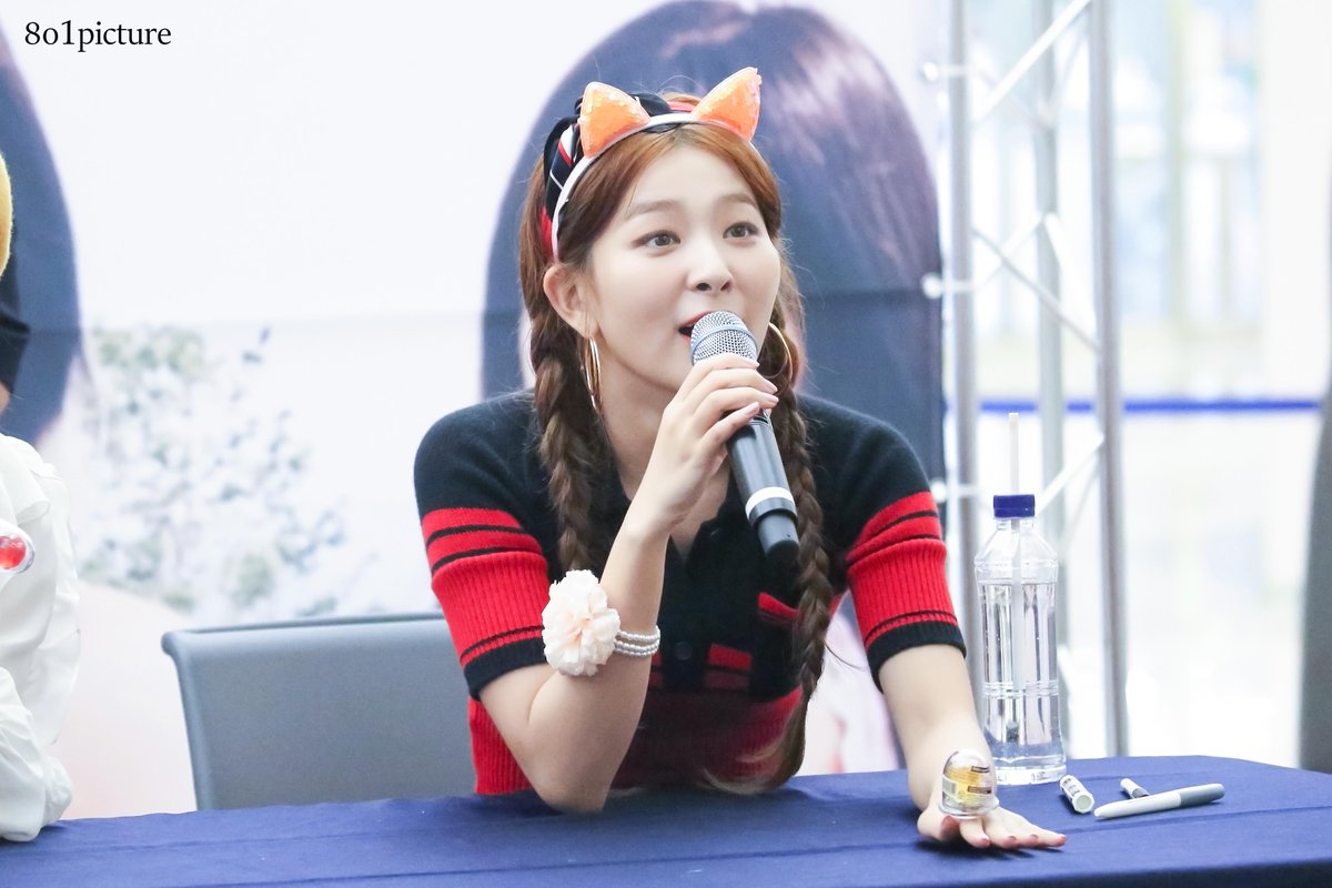 801picture's tweet photo. 190901 코엑스 팬사인회 슬기

#레드벨벳 #RedVelvet #슬기 #강슬기 https://t.co/k3Oc74iK6F