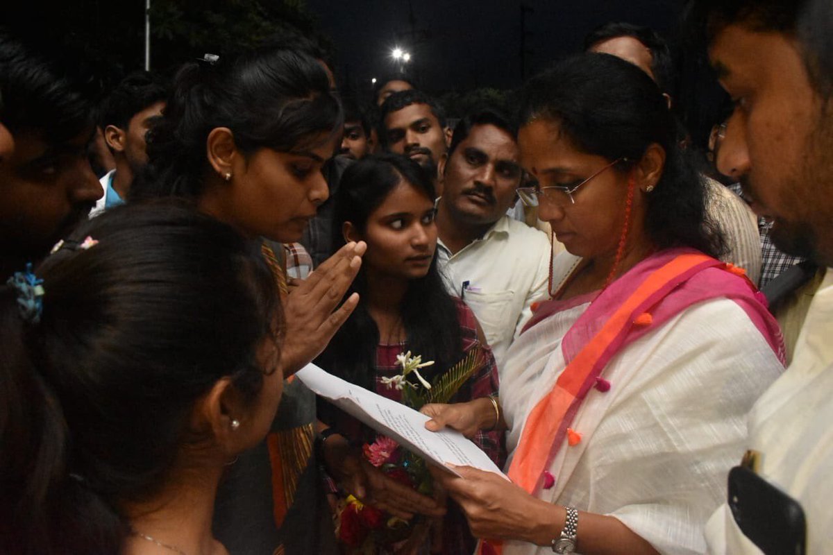 supriya_sule's tweet photo. गुन्ह्यांचा तपास करण्यास गती प्राप्त व्हावी यासाठी न्यायवैद्यकशास्त्राची मदत घेतली जाते. अनेक जटील गुन्ह्यांचा तपास करण्यास या शास्त्राचा उपयोग होतो. हे लक्षात घेऊनच २००९ साली नागपूर, औरंगाबाद आणि मुंबई येथे या शास्त्राचा अभ्याक्रम  सुरु करण्यात आला होता.(1/3) https://t.co/yICGGLOd4P