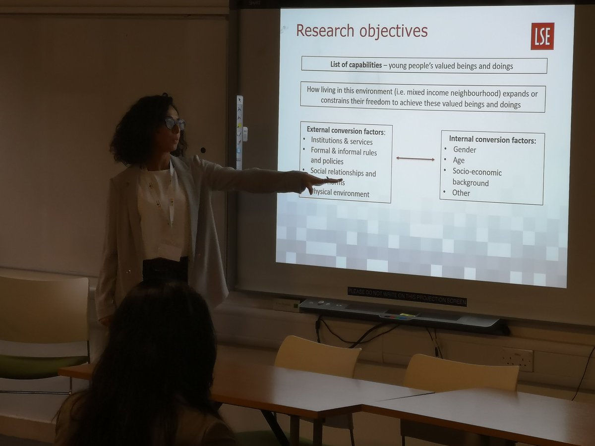 garethjwall's tweet image. @RanaKhazbak presents her PhD work on mixed socioeconomic neighbourhoods @LSESocialPolicy @CapabilityApp @HDCA2019_London