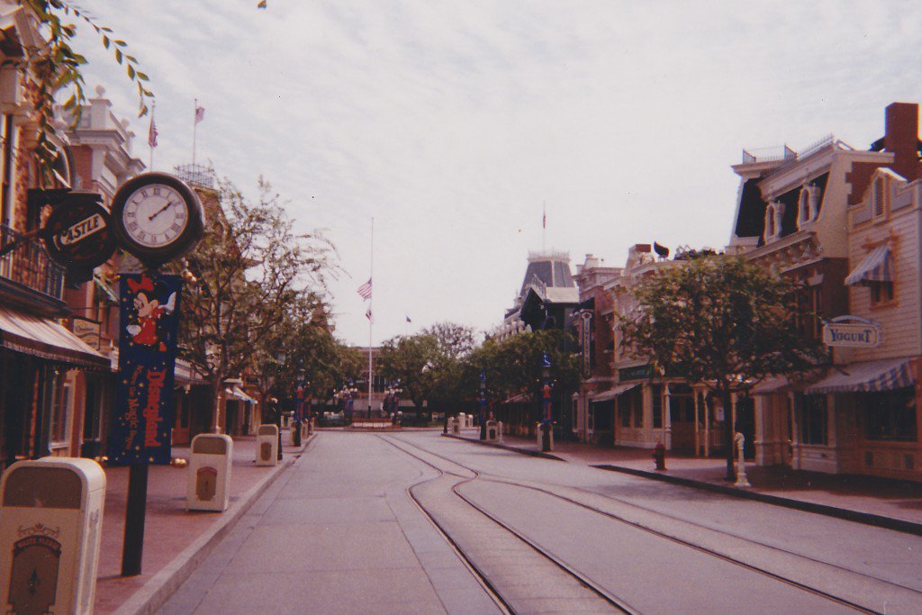 18 years ago today - September 11, 2001 - Disneyland remained closed due to the tragic events in New York, D.C., and Pennsylvania laughingplace.com/w/articles/201…