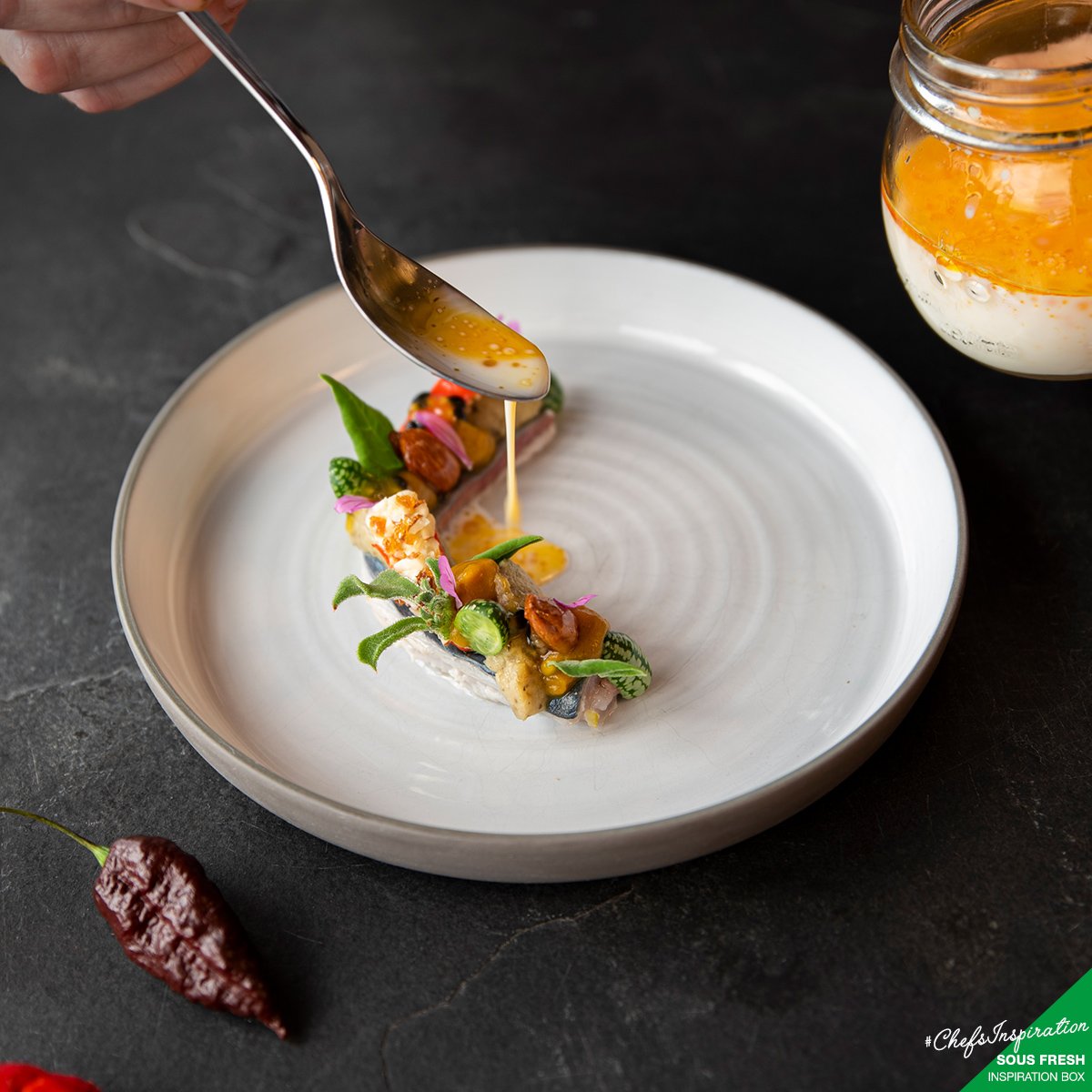 SousFresh's tweet image. Hot, hotter, NAGA JOLOKIA! 👨‍🍳Lennart van Weert.

Markevel / stuffed Naga / pumpkin cream /  almonds / passionfruit mousse / dressing buttermilk &amp;amp; Naga Jolokia oil.

ow.ly/fvuU50vW1TI

Share your creation with #chefsinspiration 

#habanero #chillies #foodphotography
