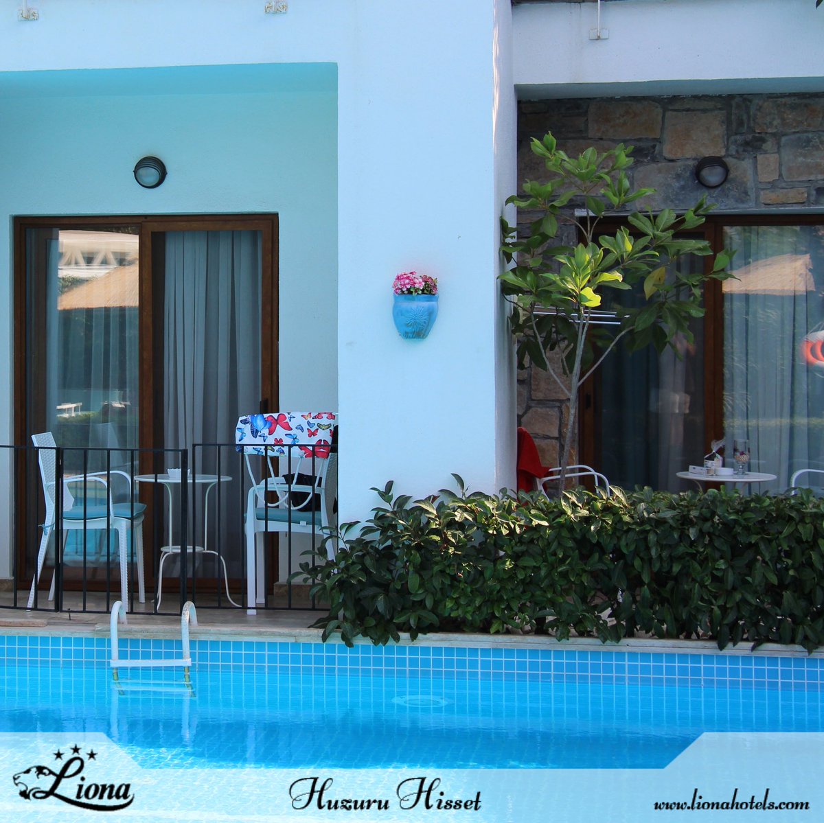 Balkonu havuza açılan bir odada tatil yapmaya ne dersiniz? 🌊
Liona’da keyif sizi bekliyor 💙
#huzuruhisset 

#bodrum