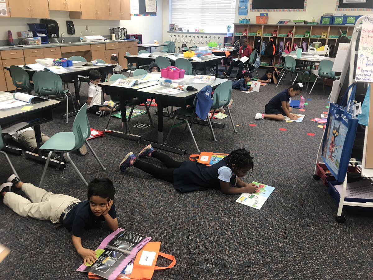 MrsRitaRuiz's tweet photo. Ms. Báez encouraging 1st graders IR stamina. @MissBBaez @iInstructIrving @TownsellElem https://t.co/6EZjZskNGs