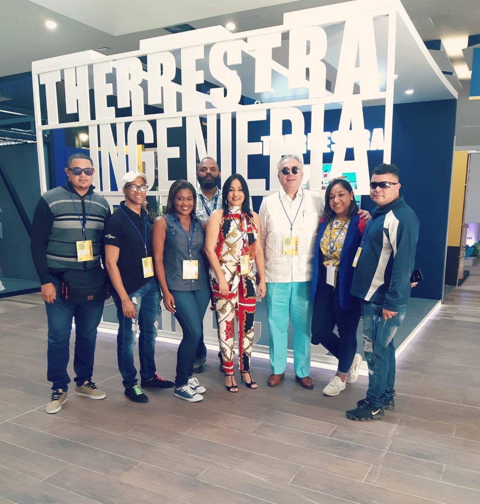rcavada's tweet photo. Ya estamos en #puntacana @Telenoticiasrd en sus dos emisiones en vivo desde hoy y hasta el viernes a propósito de la Exposición Comercial @ASONAHORES1 @Azmelgen @tejadacruz @delfojunior @FabiolaMNunez @joselynguzmanc @AndresFilms #rcnoticias #robertocavada https://t.co/UjcZErHqvP