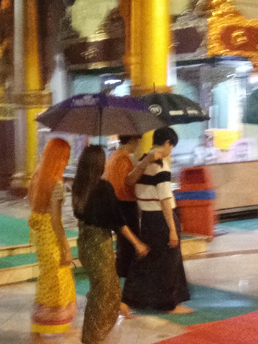 [<a href="/daranoan/">Golden Daraling</a>]

#DARA at the Shwedagon Pagoda with the cast of 'My Music Teacher, Mingalarbar'!

#SandaraPark #다라 #산다라박