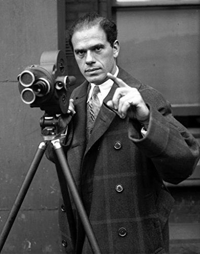  #LesCinéastesDuHangarRangée 7149 - FRANK CAPRA18 mai 1897 - 3 septembre 1991(U.S.A)- New-York - Miami (34)- L’Extravagant Mr Deeds (36)- Monsieur Smith au Sénat (39)- L’Homme de la Rue (41)- Arsenic et Vieilles Dentelles (44)- La Vie est Belle (46)- L’Enjeu (48)