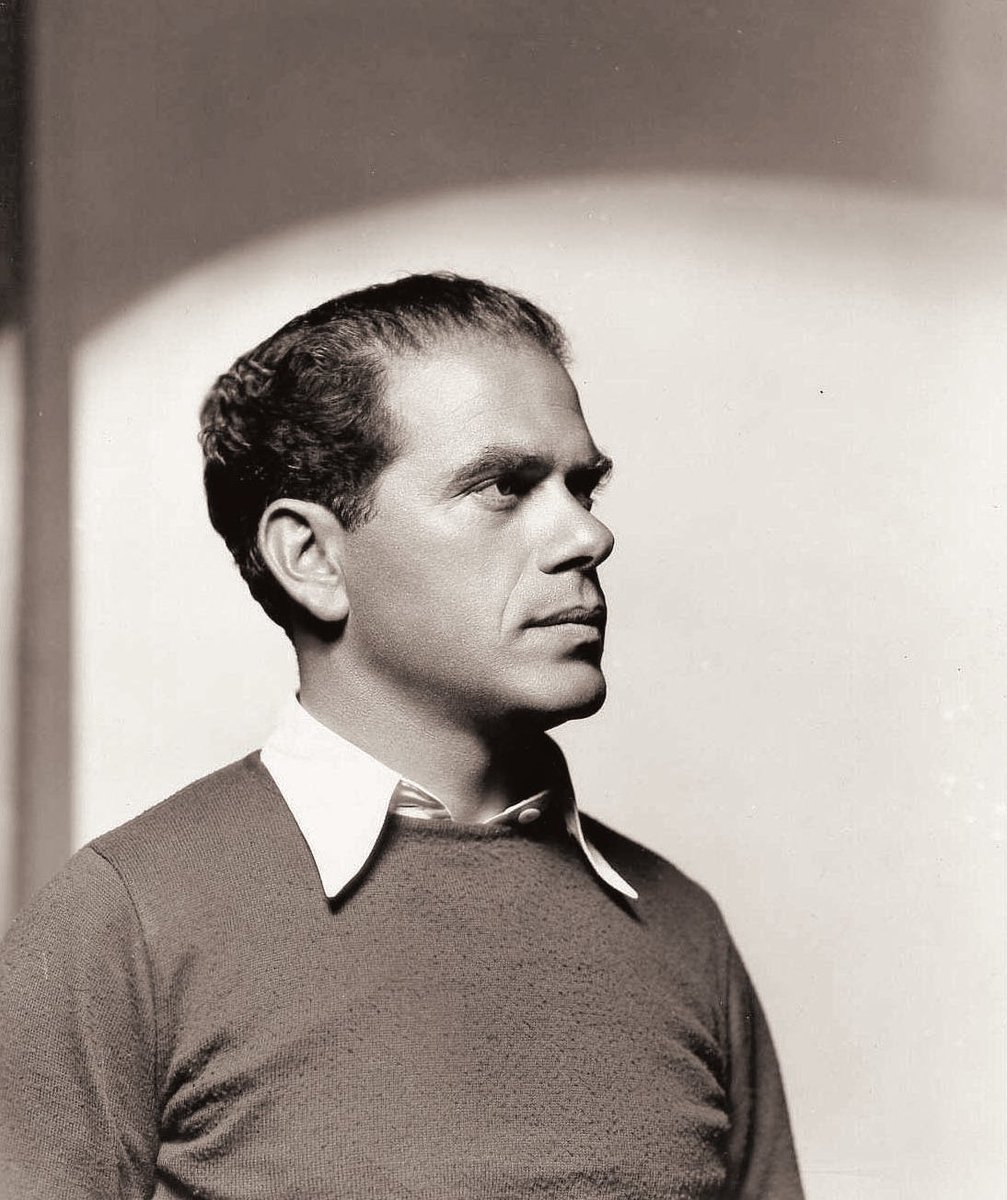  #LesCinéastesDuHangarRangée 7149 - FRANK CAPRA18 mai 1897 - 3 septembre 1991(U.S.A)- New-York - Miami (34)- L’Extravagant Mr Deeds (36)- Monsieur Smith au Sénat (39)- L’Homme de la Rue (41)- Arsenic et Vieilles Dentelles (44)- La Vie est Belle (46)- L’Enjeu (48)