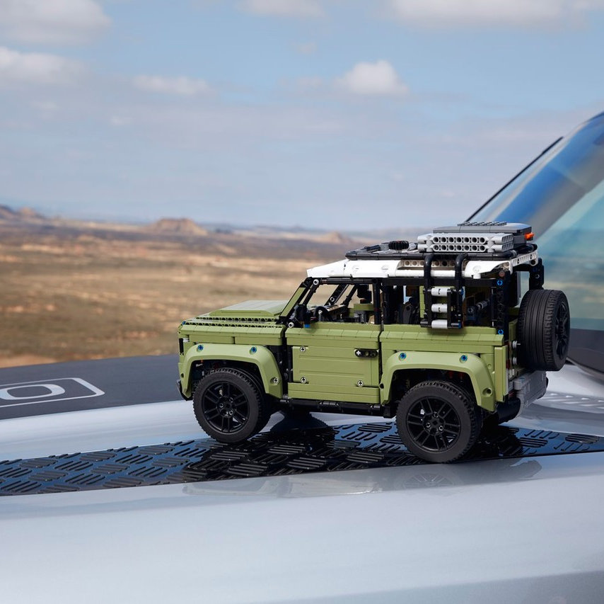 garage90uk's tweet photo. Just when you can't stand any more new Defender pictures, here is one in lego!  Technic Land Rover Defender Set 42110

#lego #Set42110 #newdefender #defender90 #defender110 #expidition #4wd #landroversoffroad #best4x4 #greenlaning #landrover #landroverdefender #4x4 https://t.co/xLyGsHoUvl