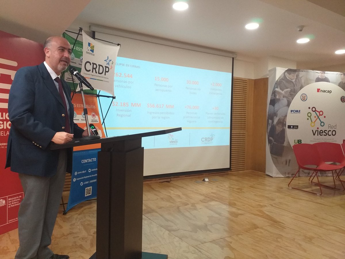 Crdp_Coquimbo's tweet photo. El #2dejulio fue un día inolvidable para nuestra región. ¿Cómo nos preparamos para recibir el #eclipsetotal2019 🌞❓, es que lo que evalúan en este momento el @gorecoquimbo, @crdp_coquimbo y la Red Viesco de Universidades e Institutos en la @BiblioGMistral 🌕🌔🌓🌑🌝 https://t.co/TGZxtT7GG4