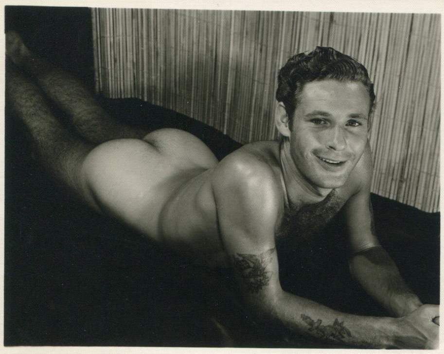 creatureblackl1's tweet photo. Freddie Shields aka Bob Bird [Photos by Fred Kovert aka Kovert of Hollywood and Ralph Kelly] Los Angeles, 1951 #freddieshields #bobbird #fredkovert #kovertofhollywood #ralphkelly #vintagemen #gay #vintagegay #gay #uncut https://t.co/e6PfwWLwMr
