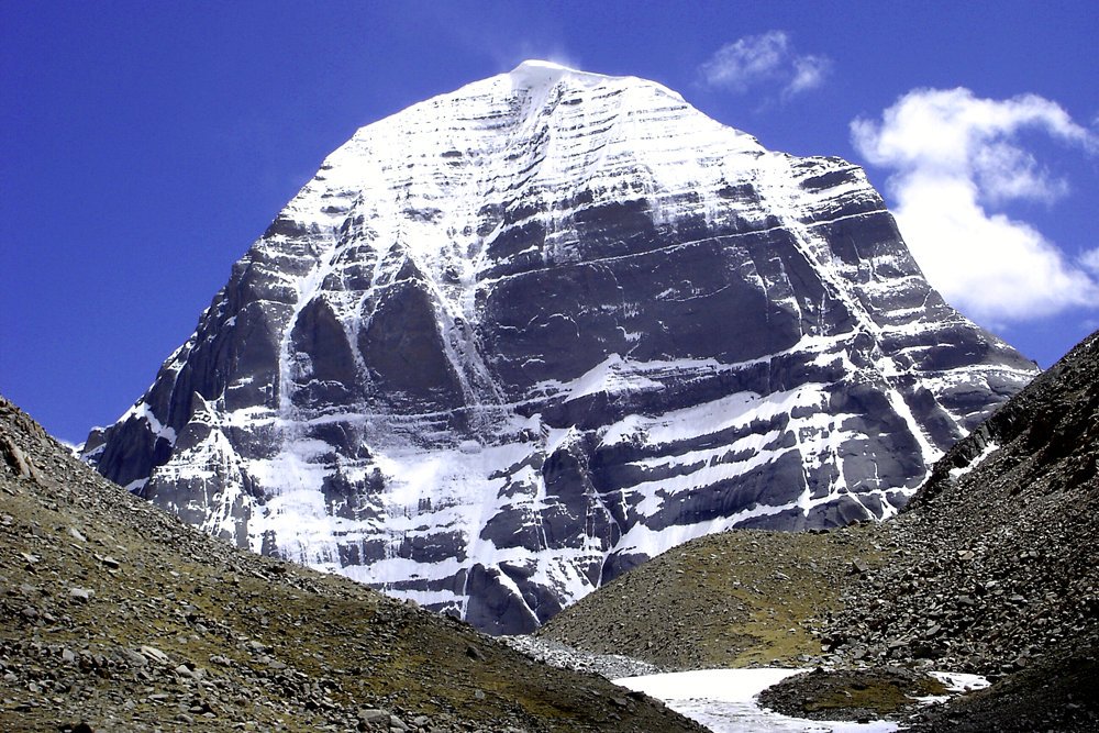 Openthemag's tweet photo. .@stephenalter writes an uplifting story on the mountain lore and natural history of the Himalayas. The author in conversation with Shail Desai #WildHimalaya, @AlephBookCo
https://t.co/3uWk1gsnZ2 https://t.co/gLN57EyBov