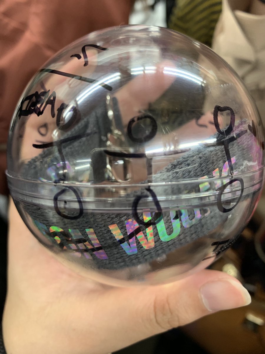 ykp818's tweet image. CIX目当てで行ったJapan collection
ドボもエビも好きやしカッコよすぎて
叫びちらかした
4列目で手だけ伸ばして待機しとったら手の中にウンくんの！！！GET
電車の中でウンぺんの子がヨンヒと交換してくれて幸せな日でした🥰
ありがとう😌
#Japancollection 
#CIX
#THEBOYZ 
#AB6lX