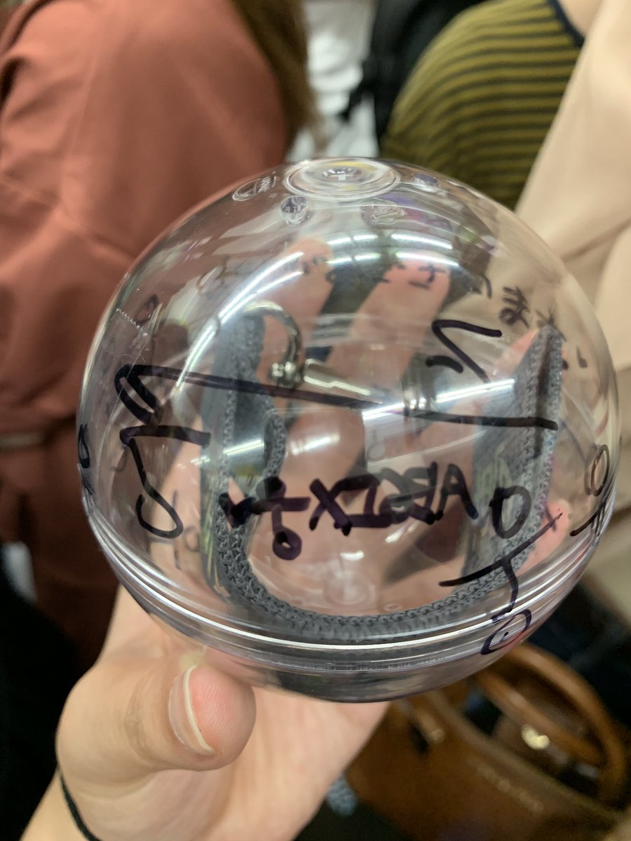 ykp818's tweet image. CIX目当てで行ったJapan collection
ドボもエビも好きやしカッコよすぎて
叫びちらかした
4列目で手だけ伸ばして待機しとったら手の中にウンくんの！！！GET
電車の中でウンぺんの子がヨンヒと交換してくれて幸せな日でした🥰
ありがとう😌
#Japancollection 
#CIX
#THEBOYZ 
#AB6lX