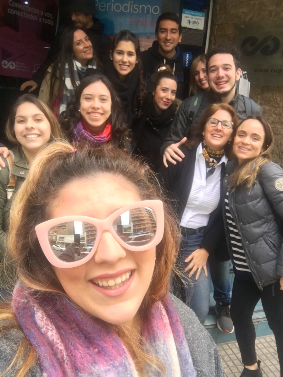 magdalenaaliaga's tweet photo. “Para mi la voz siempre fue una manera de expresarme🎤, empecé jugando con mi mamá que era declamadora y sigo jugando cada día en mi carrera” @seballapur 🎧con los estudiantes del @cupeduar en @hifimix https://t.co/CV80KWlrjE