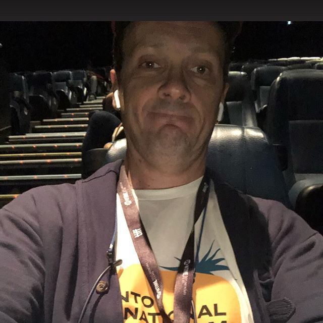 radiocine's tweet photo. En el cine, ya con la camiseta de este año de #tiff19 . Esta noche, hablamos de #joker , #fordvsferrarimovie y la nueva película de @klaudiareynicke (#lovemetender ) en @dejatetv con el patrocinio de @aircanada . #festivalesdecine #criticajoker #entrevi… https://t.co/0KnE2bwMaG https://t.co/sTwK67Av5L