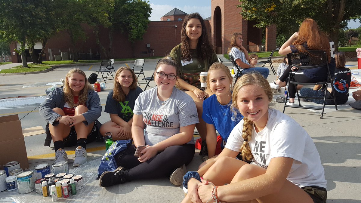 HamptonArtDept's tweet image. Waiting begin!! #creativityislife #hawknationcreation #hamptonhawks1 #JDAC #muralcompetition