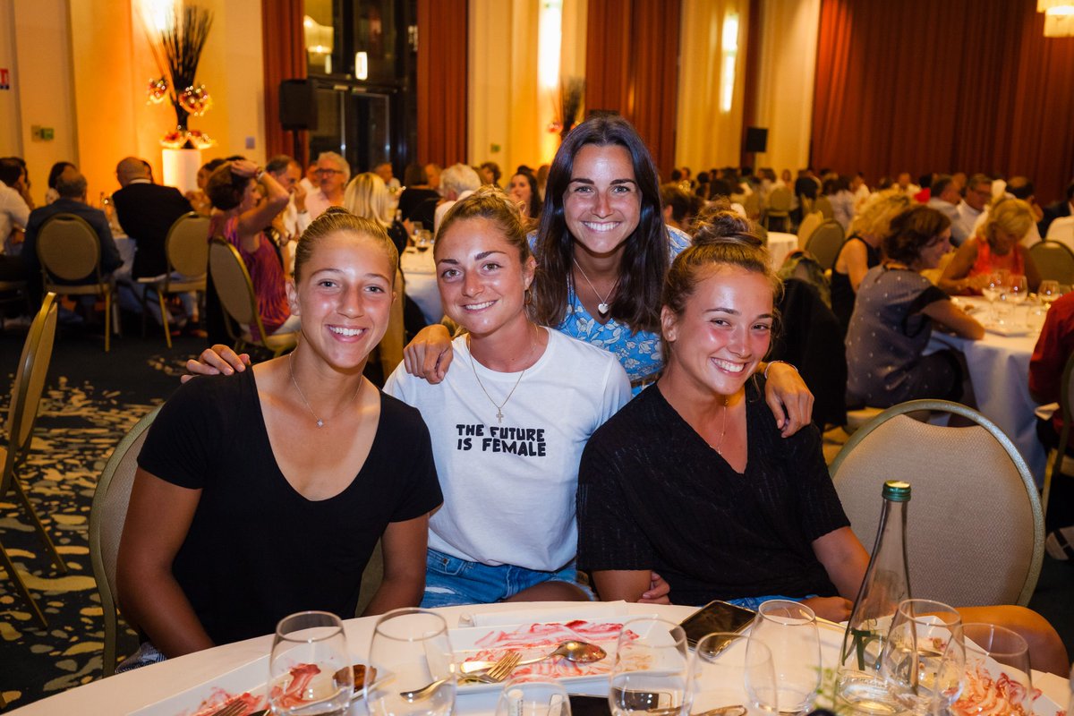 EOBiarritz's tweet photo. Événement phare pour les joueuses de l'ENGIE OPEN Biarritz Pays Basque, la Players Party s'est tenue une nouvelle fois dans la salle des Ambassadeurs du Casino de Biarritz 😍
Une nouvelle fois un grand merci à la @Ville2Biarritz ☺️
© Richard Lajusticia
#EOB19 #Biarritz https://t.co/qL8G6jxduP
