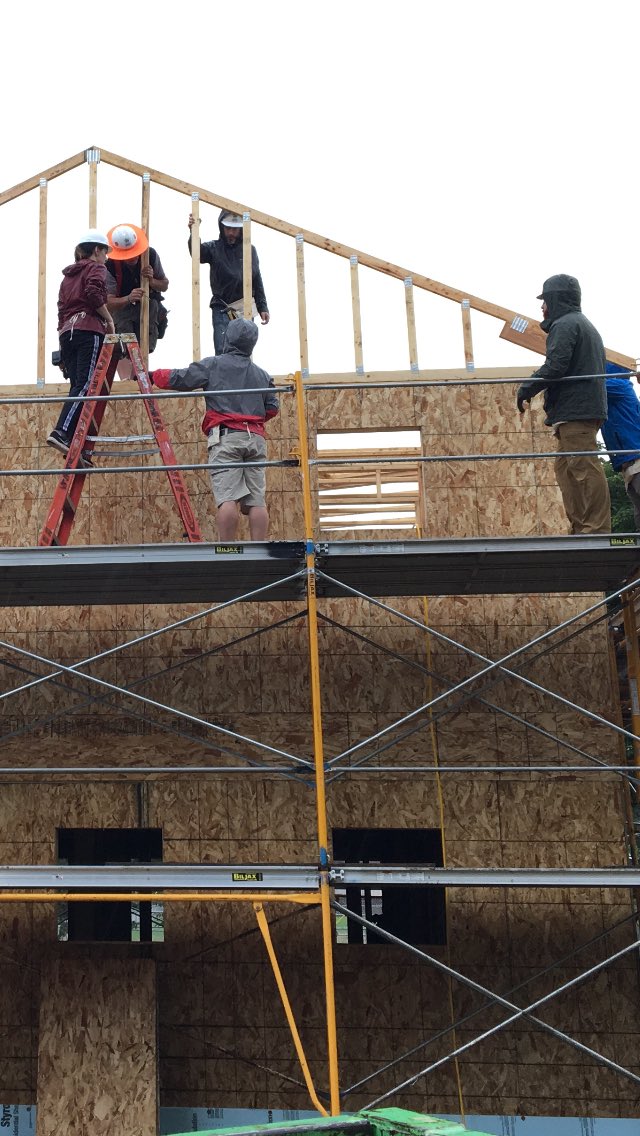 SurlyGivesADamn's tweet photo. Day 3 building with @tchabitat. We won’t melt with this rain, we have trusses to raise! #housethatbeerbuilt https://t.co/B7JbHSvRaH