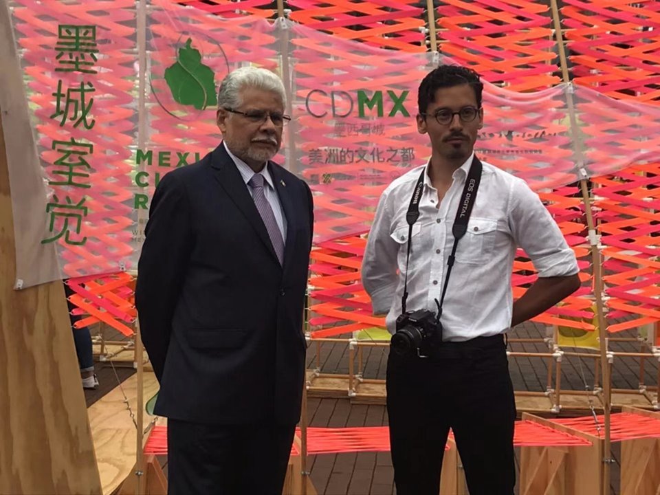 zempoal_flower's tweet photo. Estamos super contentos de haber recibido a la @EmbaMexChn en el Pabellón! // We are very happy to have received the @EmbaMexChn in the Pavilion!
#ventanacdmx #LaMañanera 🇲🇽 @BjDesignWeek
@fmpt_cdmx @promocionCDMX @MexicoCityLive #VisitaCDMX #VisitMexicoCity https://t.co/YO2rmpX40I