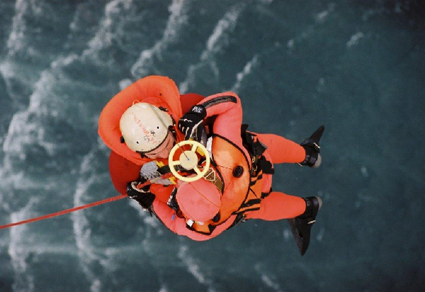 Les inscriptions sont ouvertes pour notre BlueEvent "Sécurité en mer &amp; Innovation" le 10 oct #Brest 😆 Démos exceptionnelles de sauvetage en mer et visite d'un hélico CAÏMAN de la Marine Nationale! Venez à la rencontre des professionnels du sauvetage,...bit.ly/2MjE5p9