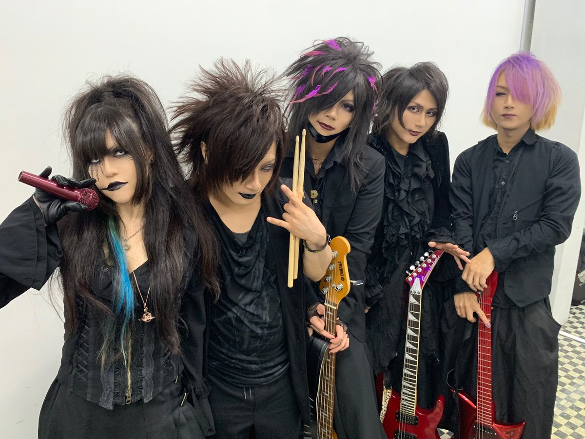 blutrosegrexi's tweet photo. BARI-HARI百花狂乱に参加されたお客様、出演者様、スタッフ様お疲れ様でした！！！
mode of D でDirセッションでした♪
この豪華楽器陣の中ヴォーカルがこんなんですいません…←
滋賀では初のヴィジュアル系イベント最高に楽しかったです！！！
見てくれた皆様本当にありがとうございました✨ https://t.co/w7ft5cl4KI