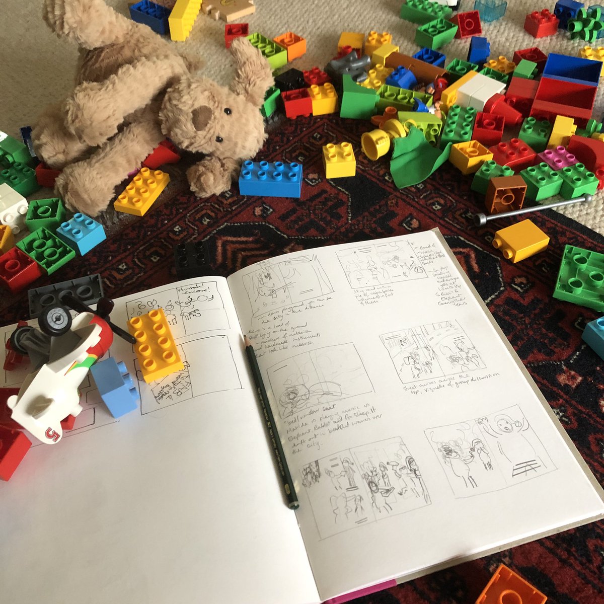 If nothing else a 14 month old certainly improves your multi-tasking abilities! #storyboardingandlegobuilding #thatsmypencil #WorkLifeBalance #toddlertime #illustratorslife #kidlitart #childrensbooks