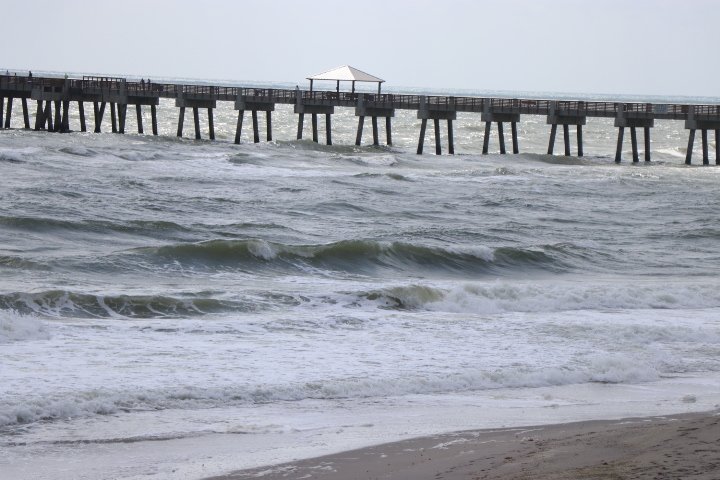 JupiterSurf's tweet image. Juno Pier Surf Report 9-11-19 10:25am ift.tt/2I2DOSH
