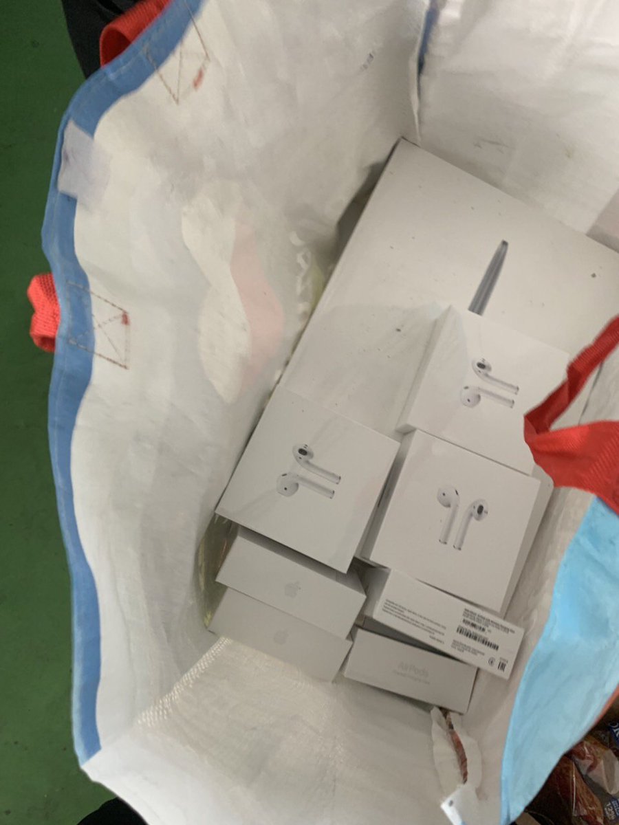 Волинські митники на посту Ягодин припинили спробу неоподаткованого імпорту електроніки на понад мільйон гривень bit.ly/2kEpk2Q