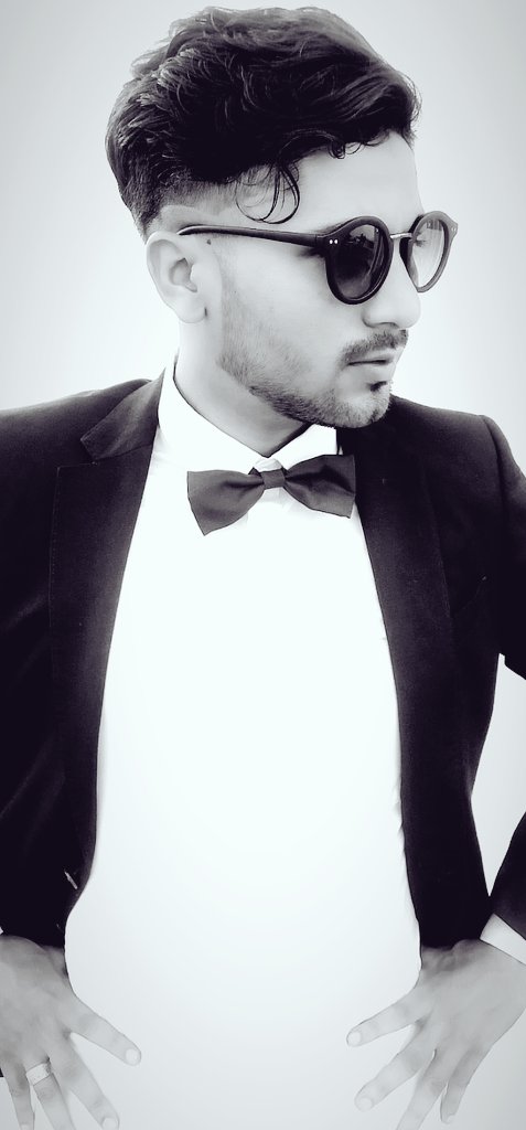 rangasjinu's tweet photo. For you I have to risk it all
'Cause the writing's on the wall
#doyoufollow #Indianrascal #actor #choreographer #rangasjinu #celebrity #fasionlook #pmcbangalore #vivo #kollywood #casino #writingsonthewall #samsmith #Danielcriag #neverbackdone #attitude #millionaire #hollywoodsign https://t.co/GYRmgZ7P8M