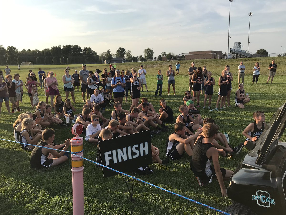 CMS_Xc_Track's tweet photo. Last Night both teams took the top 5 positions. Amazing first home meet of the year. @AthleticsatCMS #runfast #itsnothot https://t.co/woRL1kZmtE