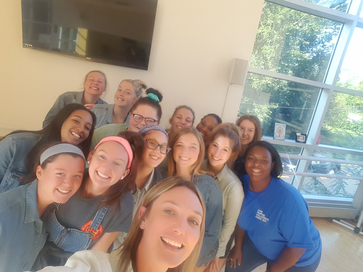 iwagrupe's tweet photo. IWA Spirit Week 2019! My seniors are looking good in their joutfits today.#DeckedInDenim https://t.co/IHs4jug2zh