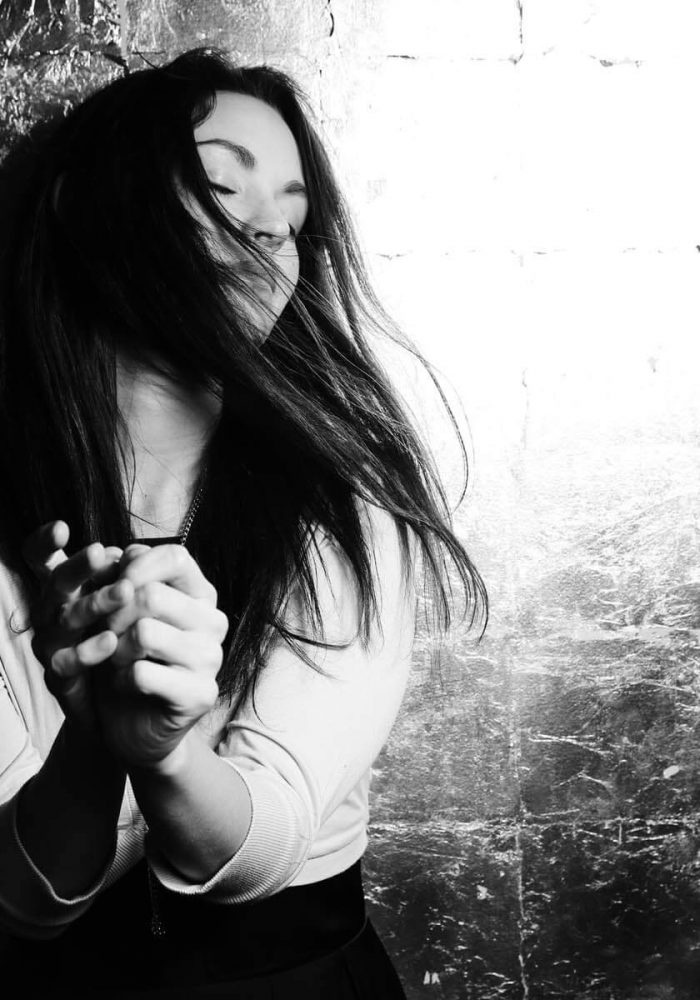 Excited! My tour starts on Sunday! All dates: sirisvegler.com/dates/
#newmusic #newmusicalert #musicforsummer #ballad #love #music #musically #singer #singersongwriter #singersofinstagram #indiemusic #dreampop #acousticguitar #acousticpop #musician