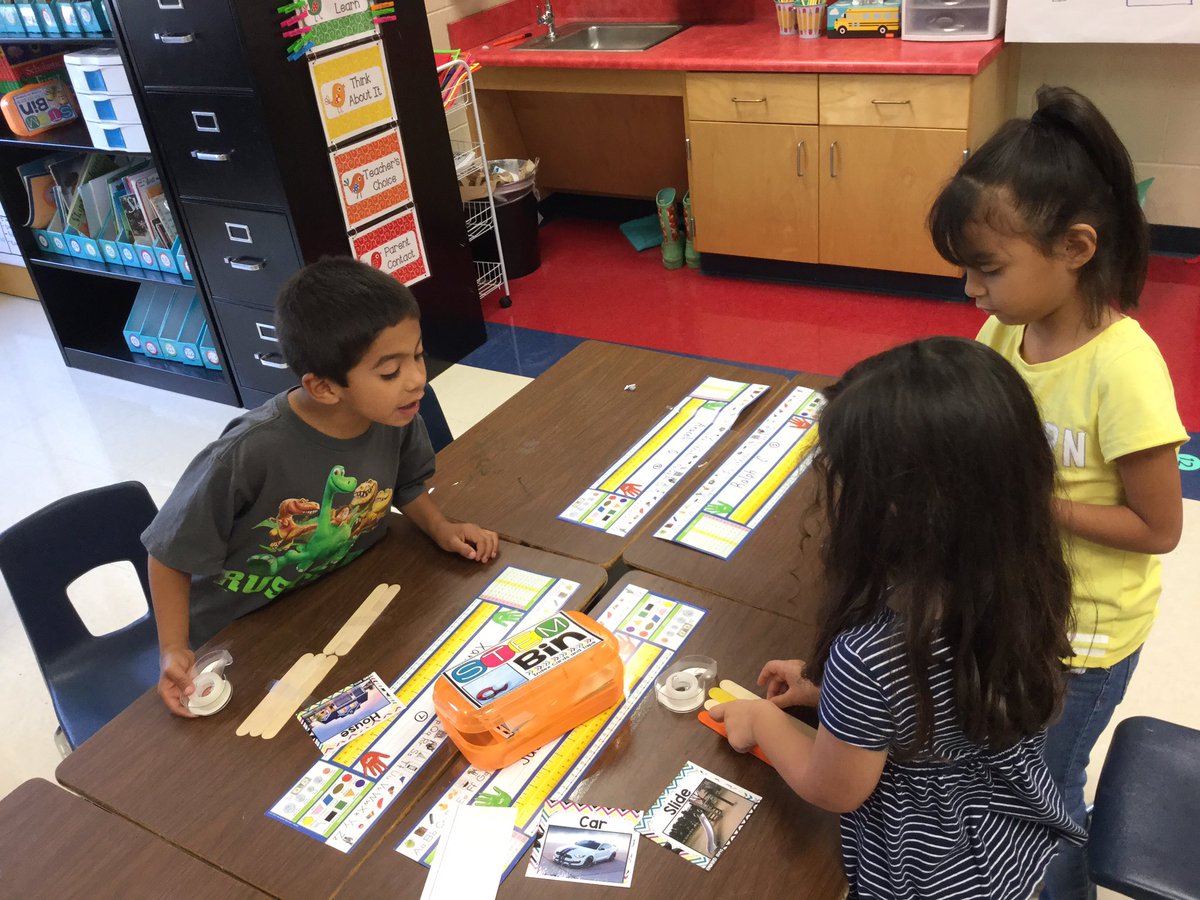 AveryBarnes18's tweet image. Exploring our new STEM bins on Friday! @NISDMurnin #stemfridays #growthmindset #engineeringlearning