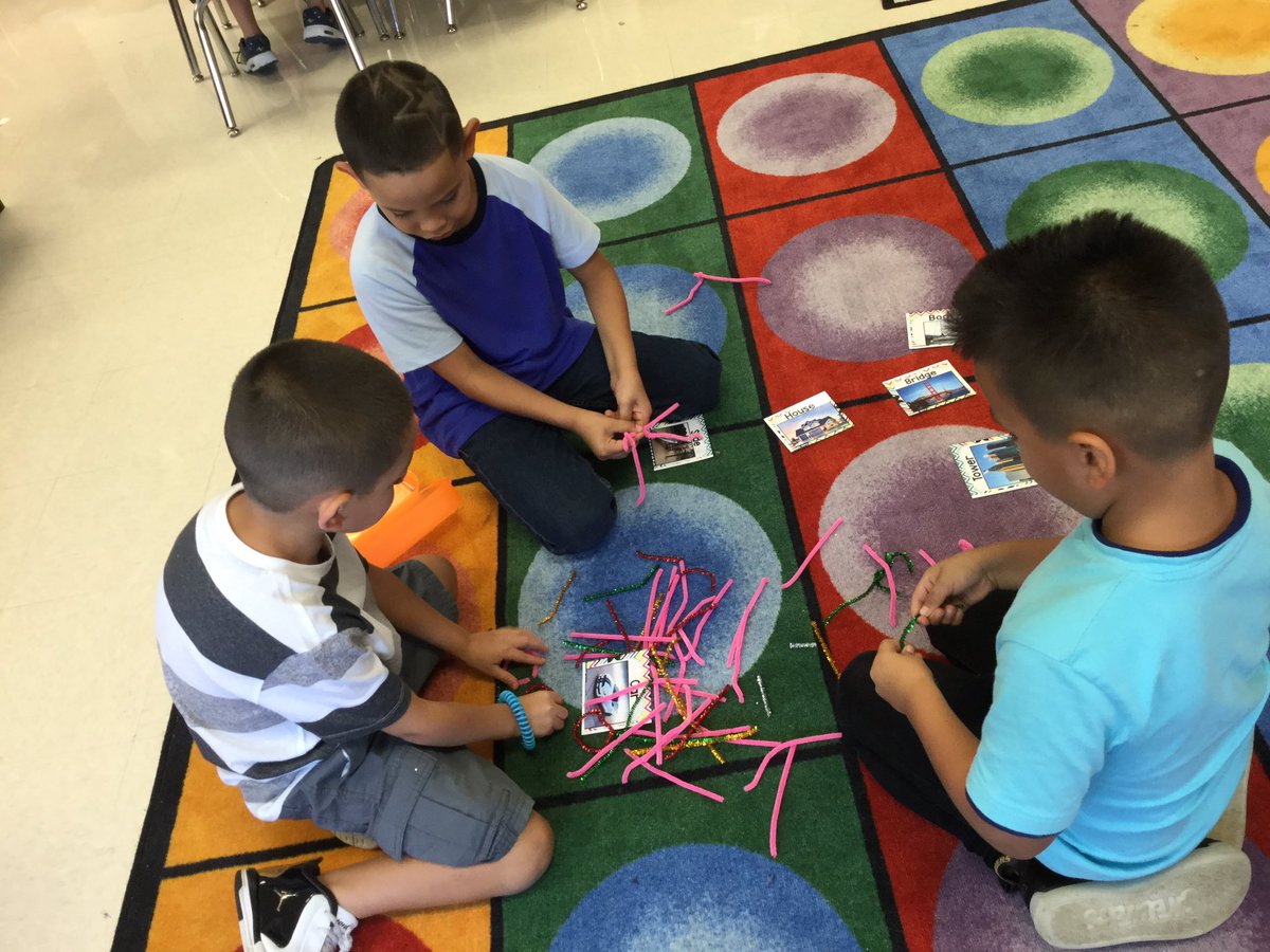AveryBarnes18's tweet image. Exploring our new STEM bins on Friday! @NISDMurnin #stemfridays #growthmindset #engineeringlearning
