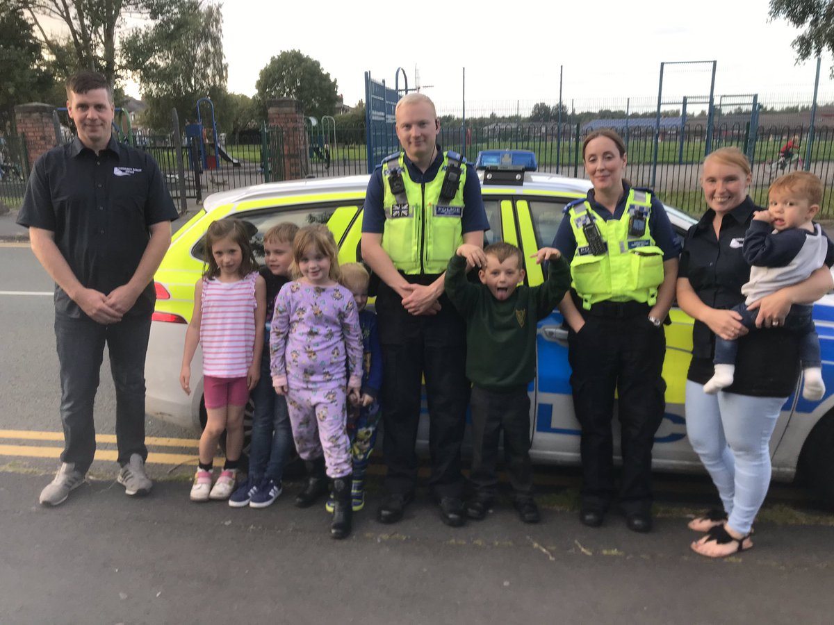 Ranger_Service's tweet photo. The junior rangers had a special visit today from the local police. They got to try on there uniforms and sit in the police car. @EportTownPol @cheshirepolice #juniorrangers. https://t.co/5duzsA8GMP