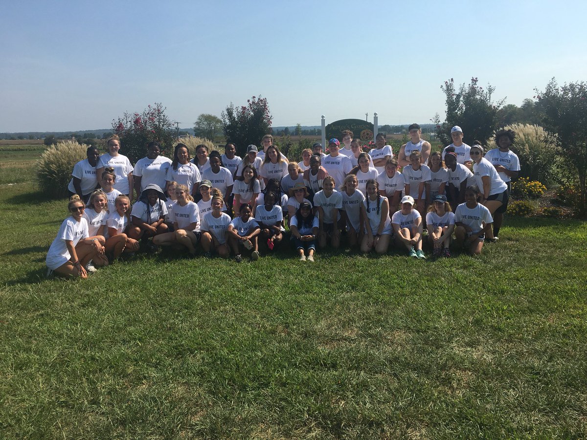 CTA_CCPS's tweet photo. Senior Academy of Health students participated in the United Way Day of Caring at Serenity Farms today @UWCalvert @calvertnet https://t.co/uE9PpghlxE