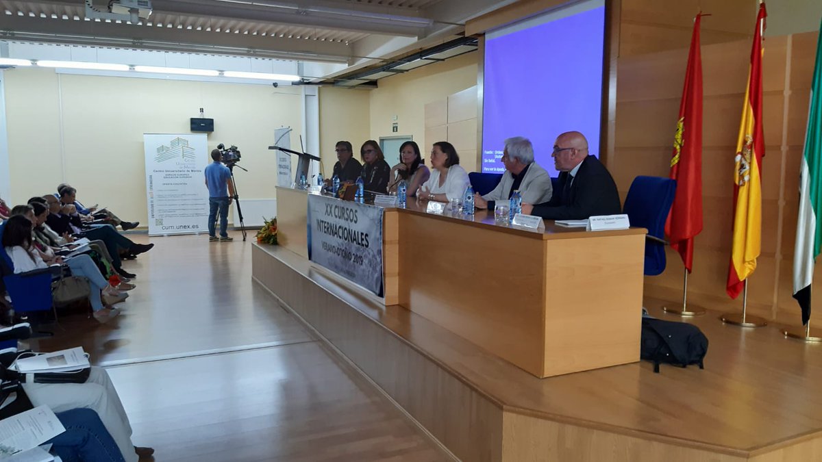 MoraAliseda's tweet photo. Hemos inaugurado el XX Curso de Verano en "ORDENACIÓN DEL TERRITORIO Y URBANISMO SOSTENIBLE" , con presencia de autoridades académicas y políticas. 92 inscritos evidencian el interés temático. https://t.co/C5x8CqD8er