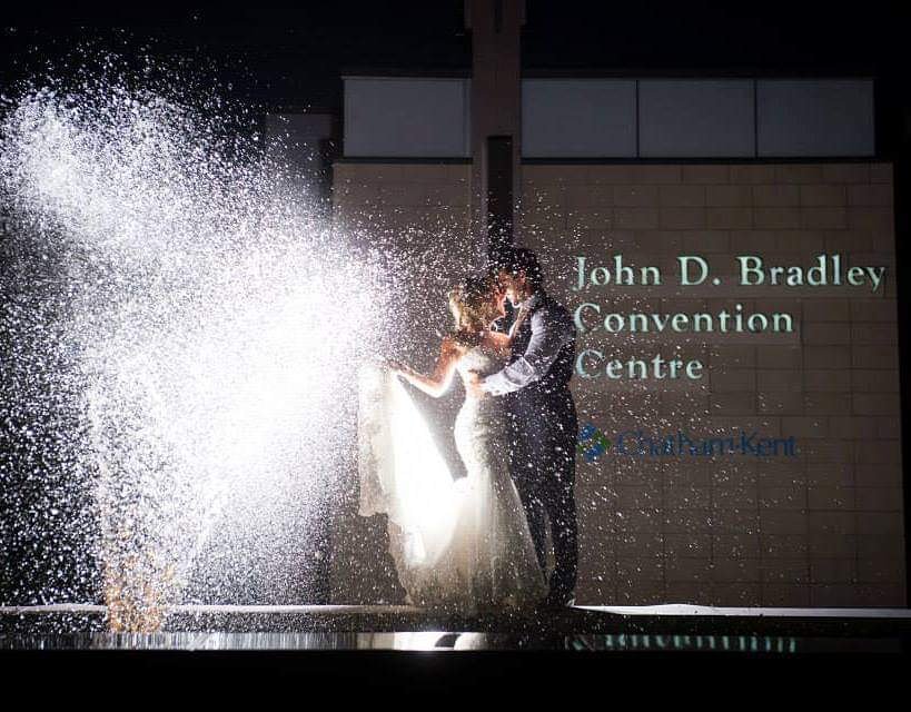 ckweddingpros's tweet photo. It's wedding magic at the John D. Bradley Centre. Love this shot  @ckconventions !

#ckont #ckontario #weddingvenue #eventvenue #specialevents #chathamkent #ckweddingpros #ckweddingprofessional #ckweddingvenue https://t.co/sacdAMH4Vm