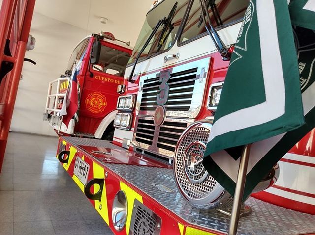 BomberosTercera's tweet photo. Estamos en servicio! Nuestras Máquinas 31 y 32 listas para responder a las emergencias 🚒
#Fire #Firefighter #Bomba #Cbvm #Spartan #Renault https://t.co/pRYpRnMryh