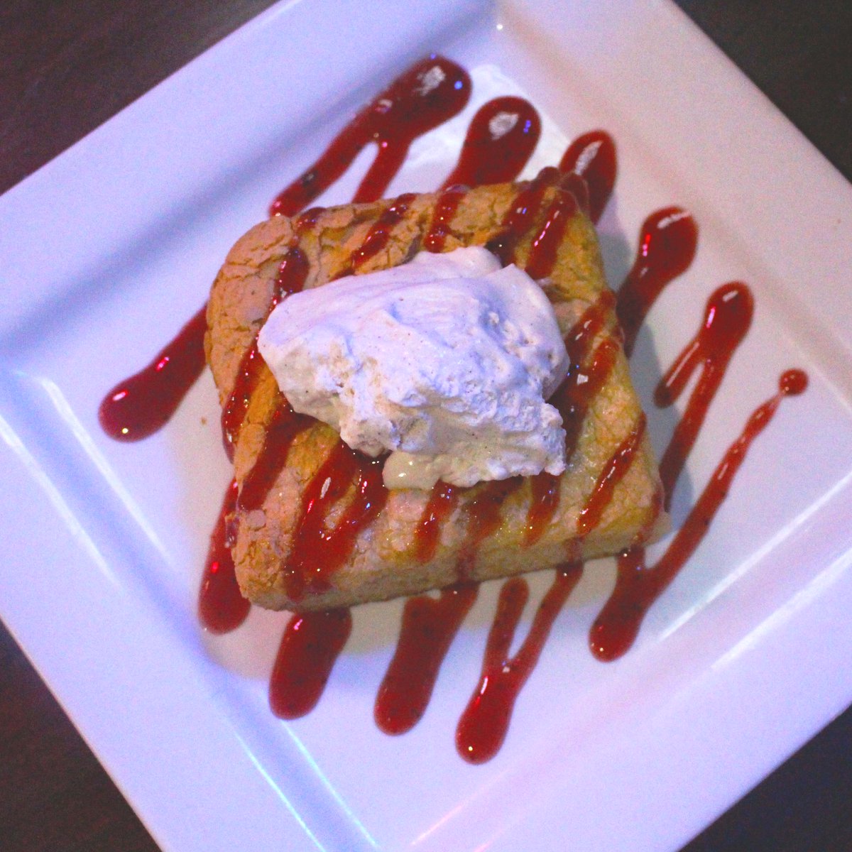 StagecoachTave1's tweet photo. Have you tasted heaven? Try our Gooey Butter Cake with raspberry sauce &amp; homemade Rumchata whipped cream! You'll hear the angels singing. For real! 🙌 #Stagecoachtavern #restaurantandbar #localpub #belocal #overlandpark #desert #sweettooth #cake #cakeoftheday #cakeporn #cakelove https://t.co/tGjulgJJPe