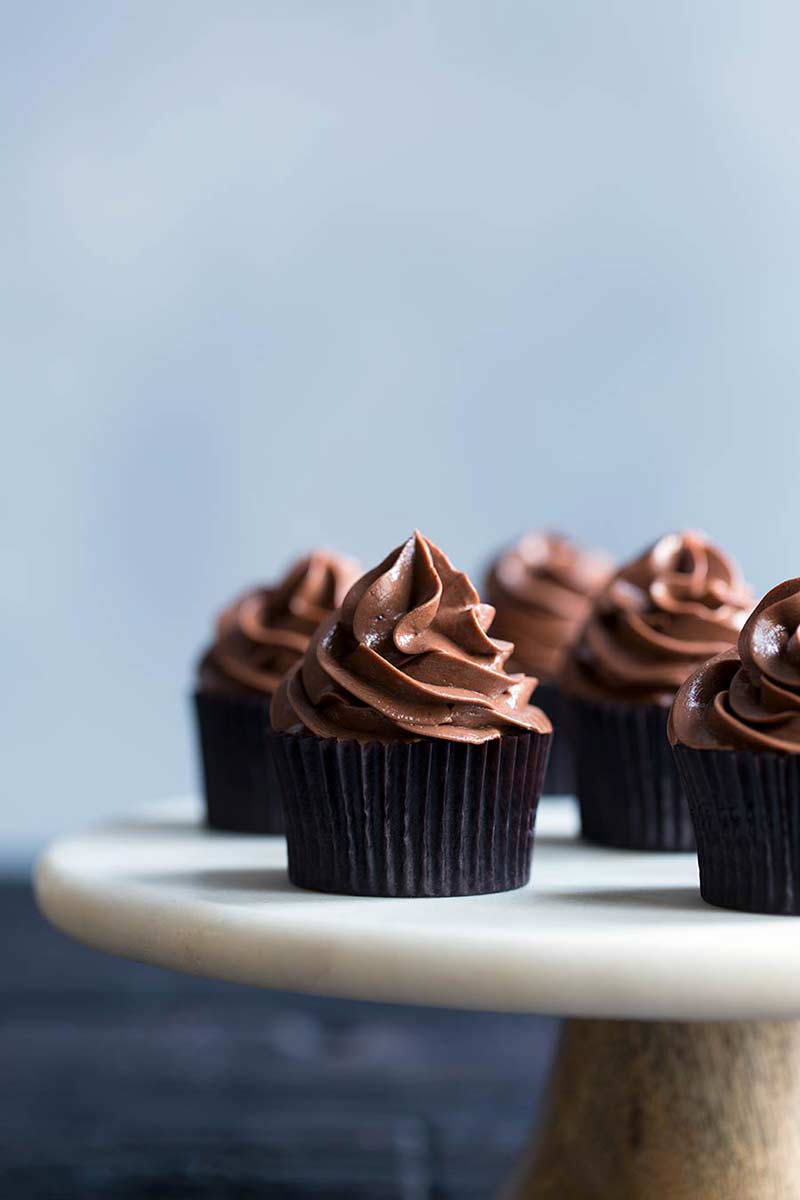 charlesviancin's tweet photo. Dark Chocolate Cupcakes #recipe https://t.co/XFsIydcnSb https://t.co/w5D9FatX0H