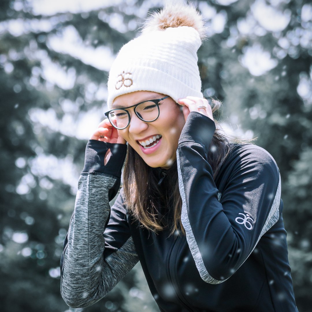 ArbonneCanada's tweet photo. Il y a un chapeau pour ça. Notre coordonnatrice du développement des affaires, Florence, pose en été et en hiver avec ces jolis chapeaux de marque Arbonne.

Chapeaux vendus séparément à la Boutique Arbonne à la CNTC.

#CNTC2019 #BoutiqueArbonne https://t.co/p2nb3BkZem