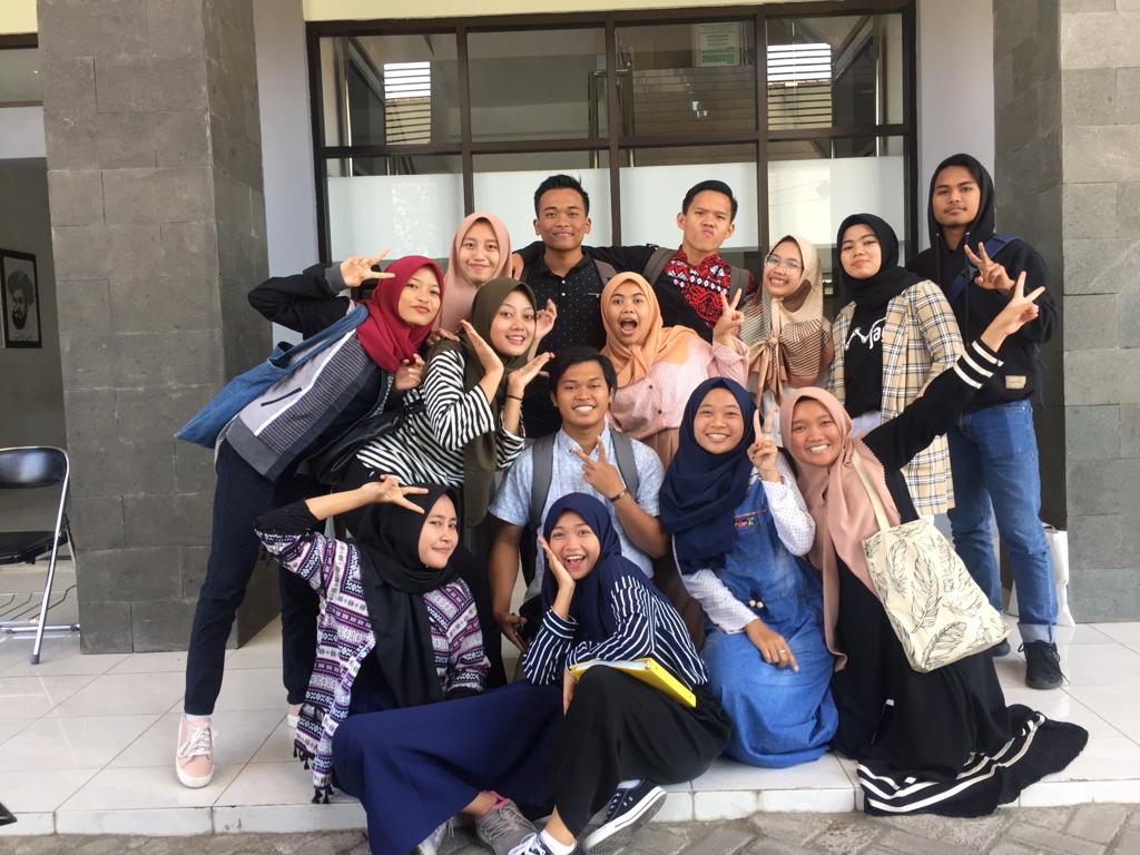 AgsNjb's tweet photo. Sebuah ikatan persahabatan yang tak kan pernah lekang oleh waktu, tak lapuk oleh hujan, tak pernah sirna oleh masa, tak pernah terkubur oleh tanah, SAHABAT SELAMANYA ADALAH SAHABAT. 

#marapeak https://t.co/jkkftYnrla