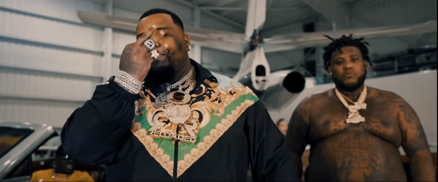 CloutsterPage's tweet photo. Derez Deshon Drops “Know The Feeling” With Omi In A Hellcat https://t.co/qInwYgBpD4 https://t.co/2MXwROacqS