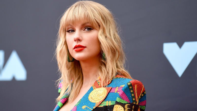 TechLeakUK's tweet photo. Taylor Swift threatened to take legal action with Microsoft over their "Tay" chatbot. Microsoft president Brad Smith was contacted by Taylor's lawyers who weren't happy with the name of the bot 😕
https://t.co/PftBfesn4G 
#taylorswift #microsoft #tech #news #techleak https://t.co/VzLchVX7aO