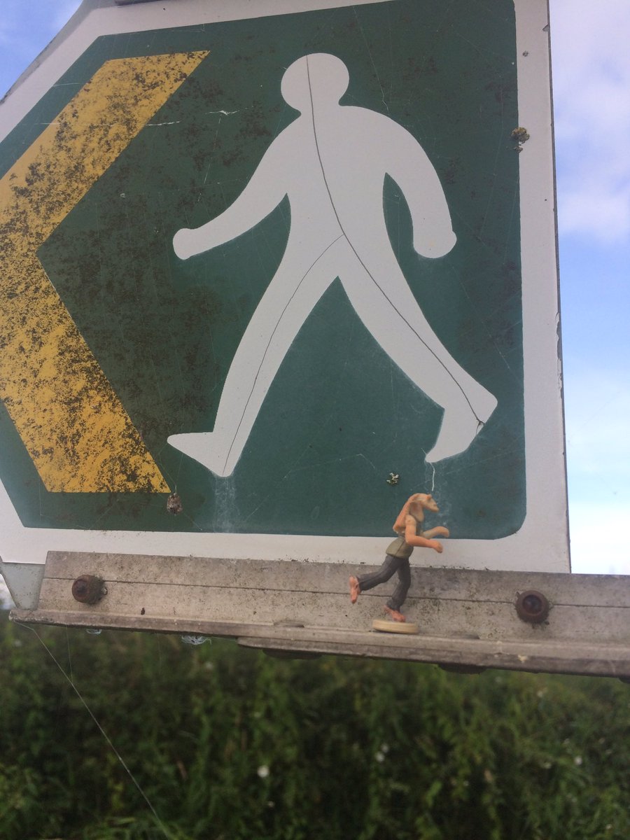 ASlinkachu's tweet photo. The Rebel (running against the tide) 

#slinkachu #slinkachuinspired #inspiredbyslinkachu #littlepeoplebigworld #jarjarbinks #jarjar https://t.co/pDFFAmbnUL