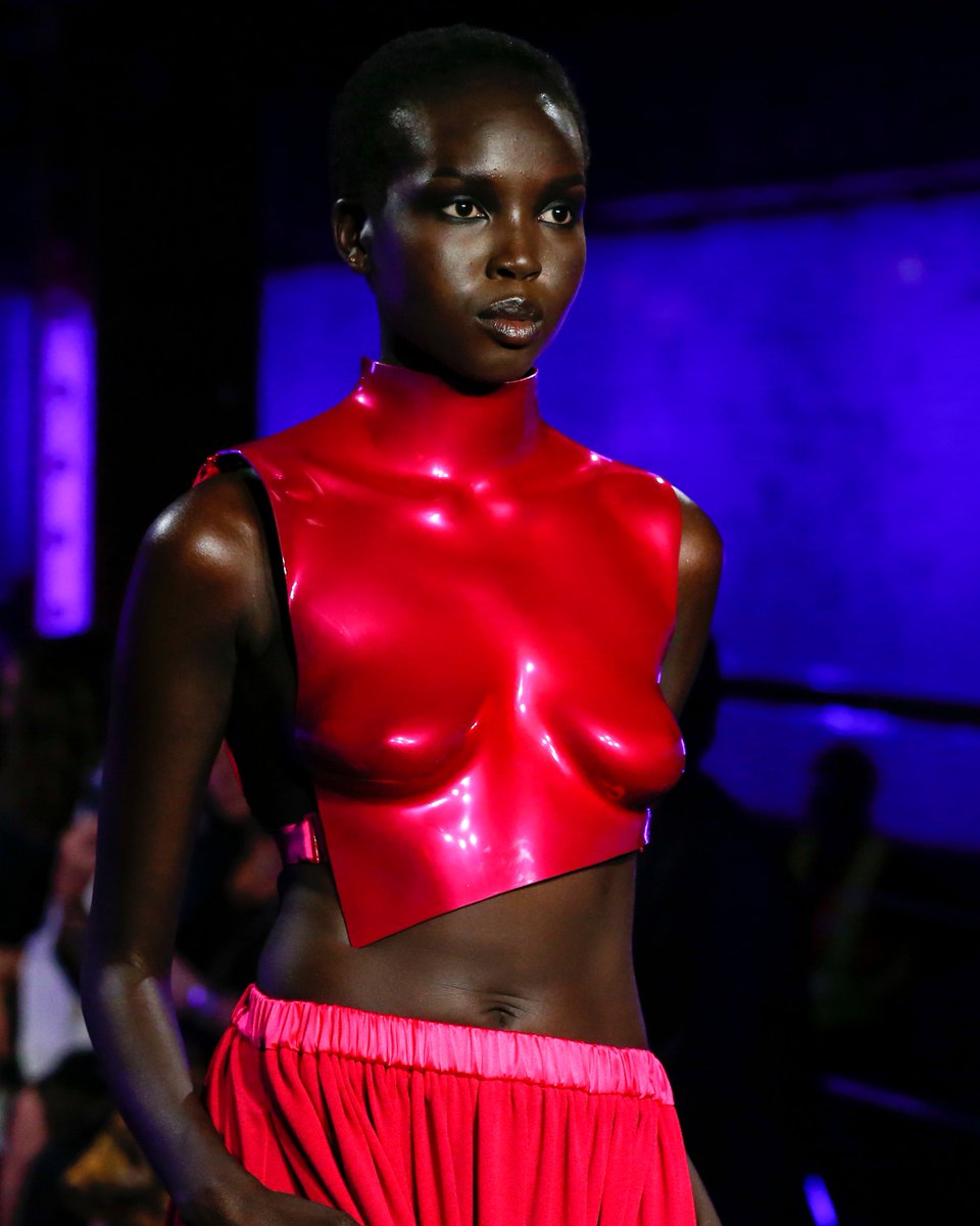 TOMFORD's tweet photo. The Men’s and Women’s bright pink looks from the SS20 Collection.
#TOMFORD #TOMFORDSS20 #NYFW https://t.co/gBv1HdPvpf