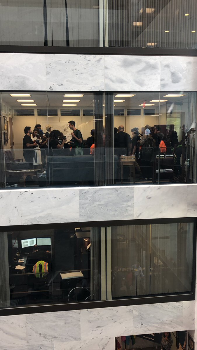 TaePhoenix's tweet photo. #BeAHero and #CPDAction activists pile into Senator Elizabeth Warren’s office. https://t.co/QaduzqMg9u