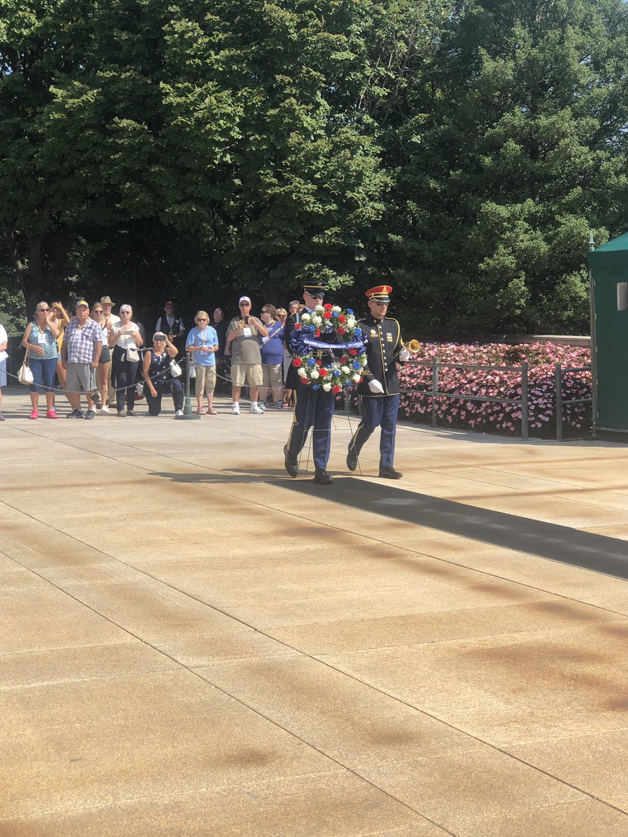 obloveshistory's tweet photo. It was an honor for @BAM_MS_Official Ss to lay a wreath at the Tomb of the Unknown Soldiers. Thank you @ArlingtonNatl . It was a humbling experience for my group.
🇺🇸💙❤️ #bamserves19 https://t.co/aWGze64bOM